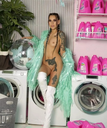 Я притягательная индивидуалка с богатым опытом и фантазией. Мои услуги наполнены страстью и сладострастьем. В тебе проснется желание прикоснуться к моему нежному телу, ища новые оттенки наслаждения. Не стесняйся, позвони, и я приглашу тебя в мир удовольствия и релаксации. У меня есть много счастливых клиентов, готовых подтвердить мою уникальность и профессионализм. Москва - город грехов и страсти, и я - реализация всех твоих самых сокровенных желаний. 🌟🌹💋 1556, 25 лет