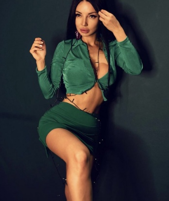 Приглашаю в гости красивого и щедрого мужчину для приятного времяпровождения. Нежность, страсть, взаимное удовольствие гарантированы. Обещаю, ты будешь доволен встречей со мной! 14722, 22 года